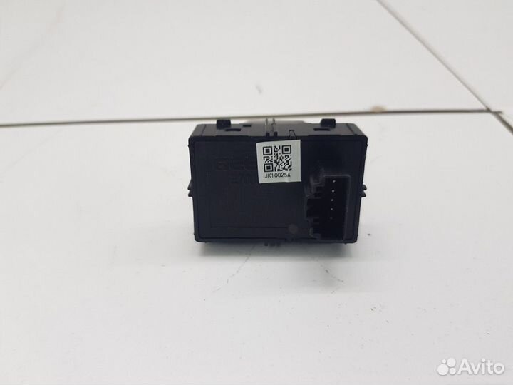 Кнопка стеклоподъемника передней правой двери