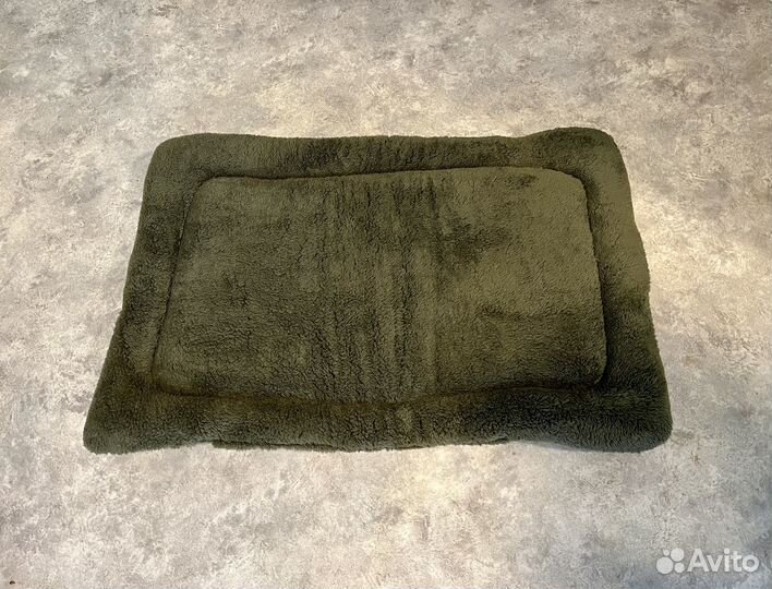 Ошейники и лежанка для средних и крупных собак