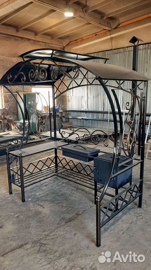 Мангал с крышей