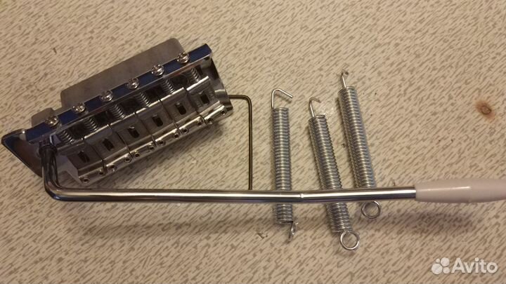 Тремоло, бридж и колки Fender