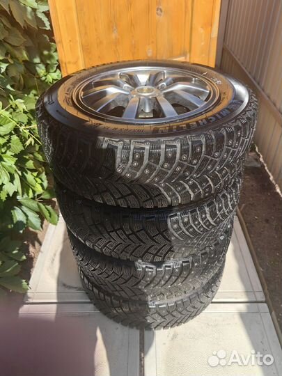 Michelin X-Ice North 4 195/65 R15