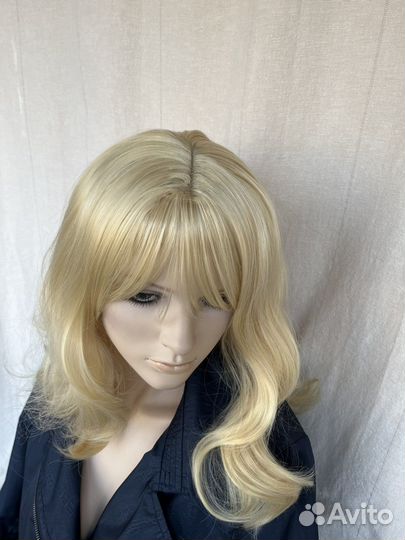 Парик блонд волнистый с чёлкой