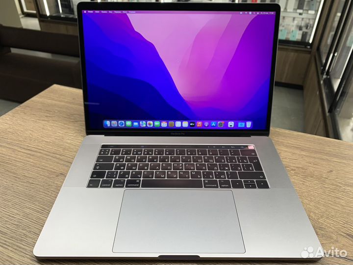 Apple MacBook Pro 15” Retina with Touch Bar (2016)