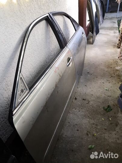 Двери на Камри 40