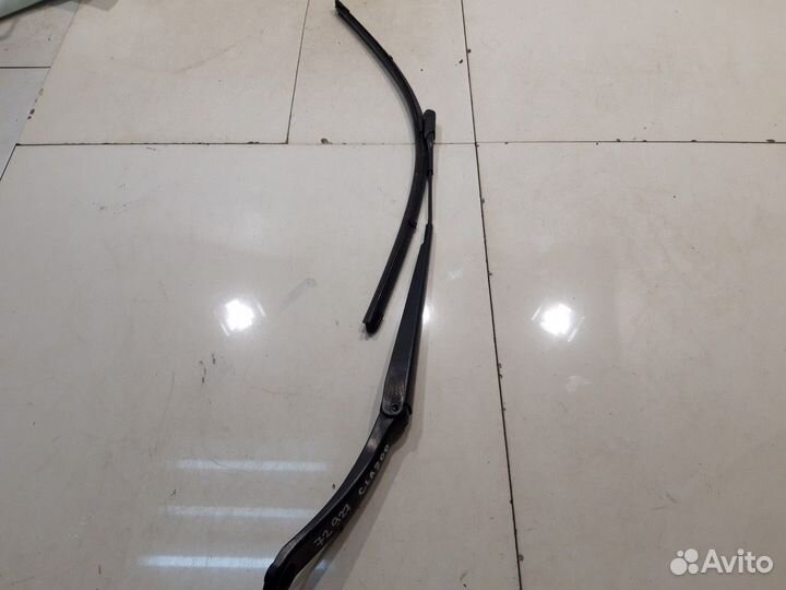 Поводок стеклоочистителя (левый)