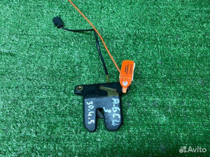 Замок багажника Audi A6 C4