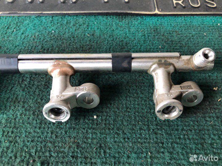 Топливная рампа mazda PE 2.0