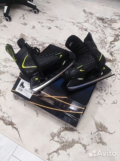 Коньки хоккейные