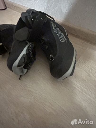 Лыжные ботинки