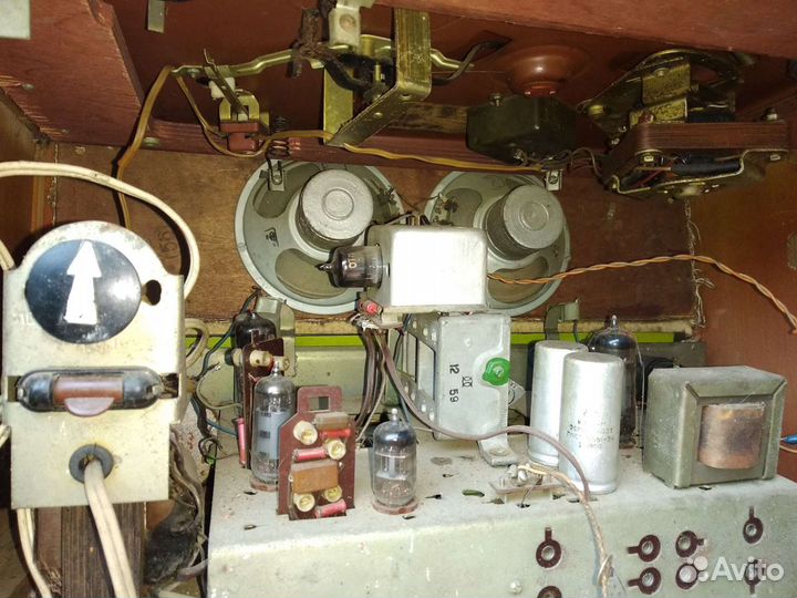 Радиоприемник, проигрыватель, радиола