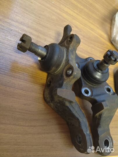 Шаровые опоры нижние Toyota Land cruiser Prado 90