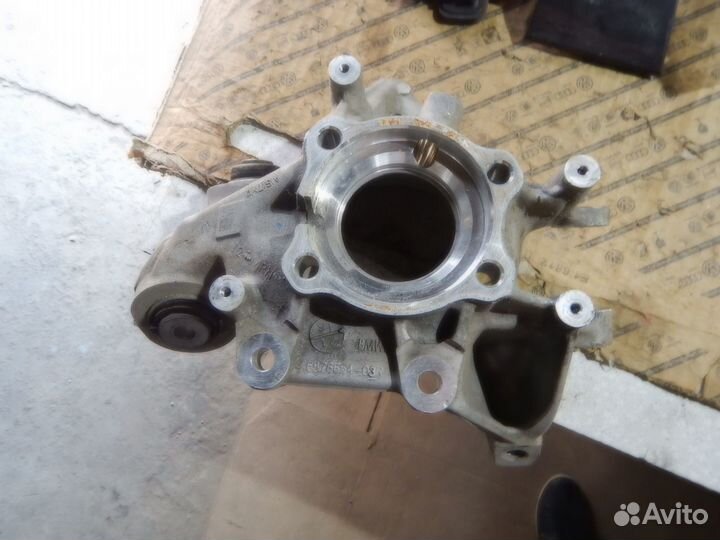 Кулак поворотный задний правый BMW X5 X6 X7