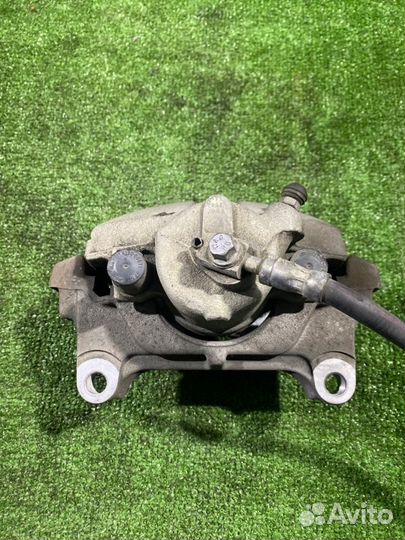 Суппорт передний правый Volkswagen Passat B6 CDA