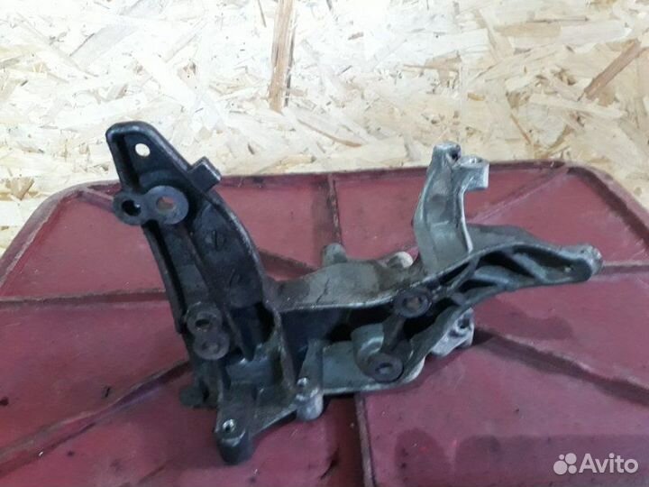 Кронштейн генератора Peugeot Partner B9 DV6 9HZ