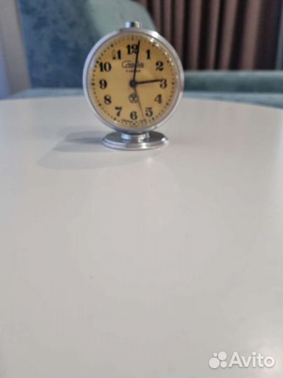 Слава часы и будильник 11 камней. ссср. Оригинал