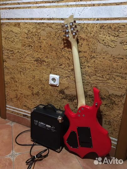 Электрогитара Irin с комбо Fender Squier и набор