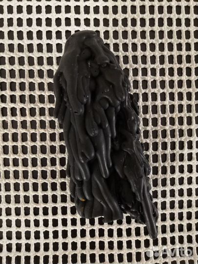 Кусок оплывшей резины Странная штука