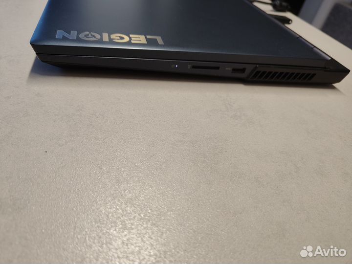 Lenovo legion 17ITH6H