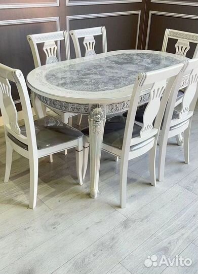 Кухонный стол и стулья