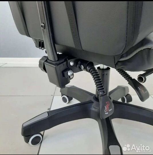 Компьютерное кресло геймерское