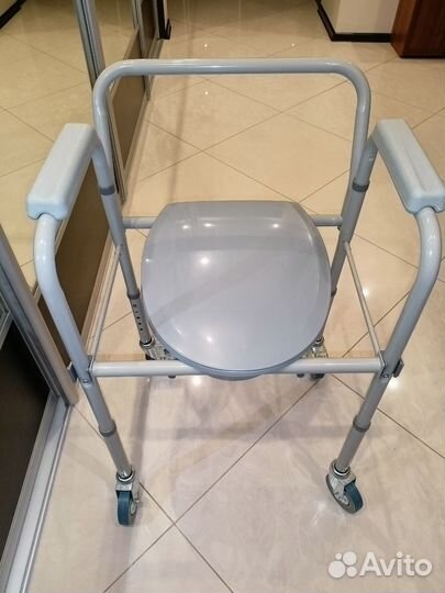 Санитарное кресло туалет