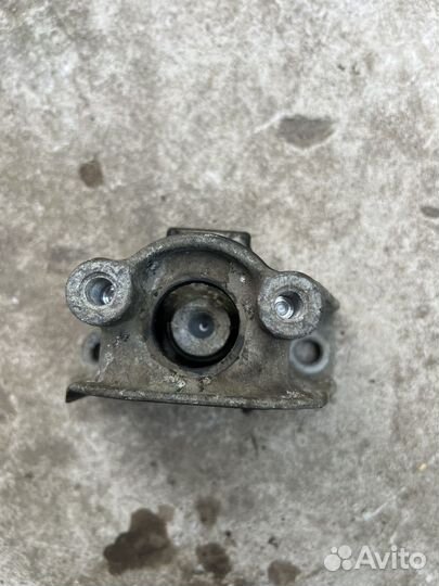 Подушка двигателя honda civic 4d