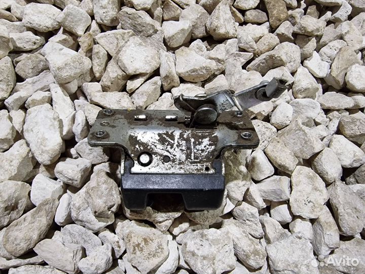 Замок багажника Мерива