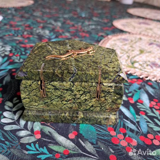 Шкатулка из змеевика