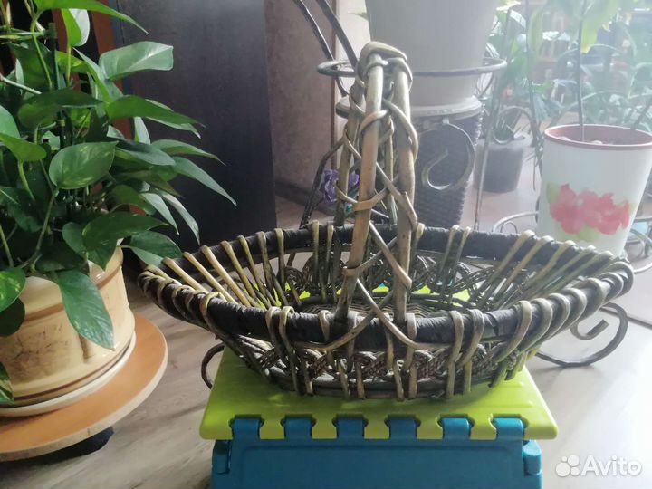 Корзинка плетенная