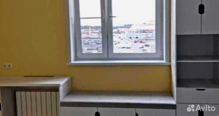 Рабочая зона в углу у окна