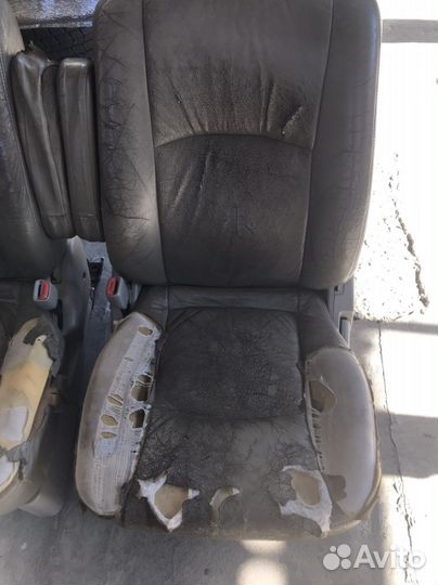 Передние сидения Nissan Liberti