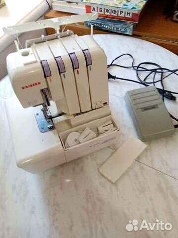 Швейная машинка оверлок Family