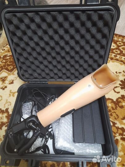 Бионический протез на правую руку