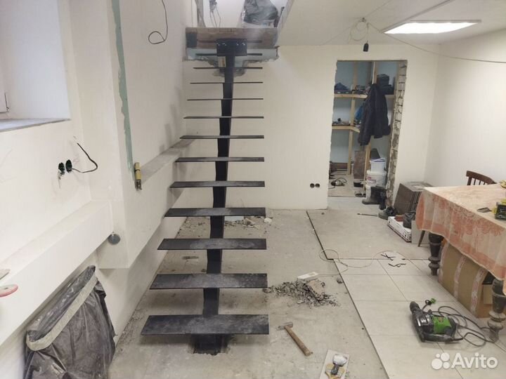 Металлокаркас лестницы