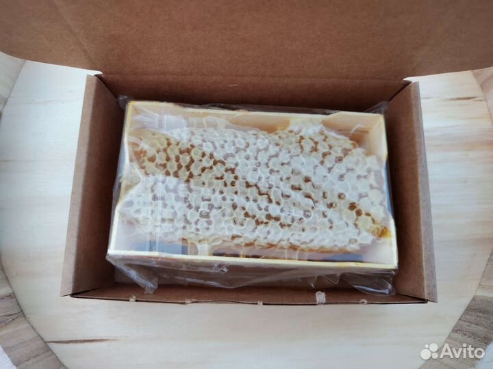 Мед в сотах