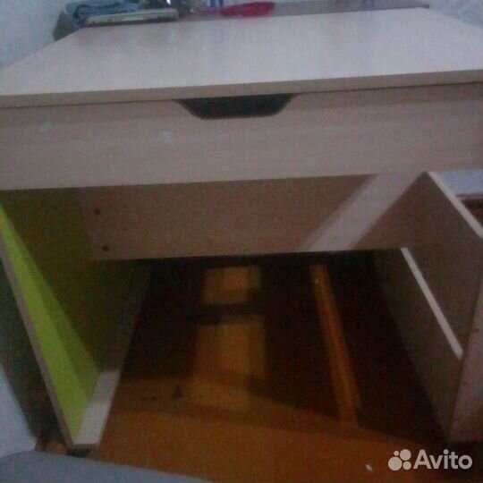 Письменный стол для школьника