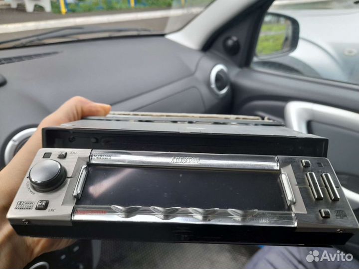 Продам магнитолу Clarion addzest