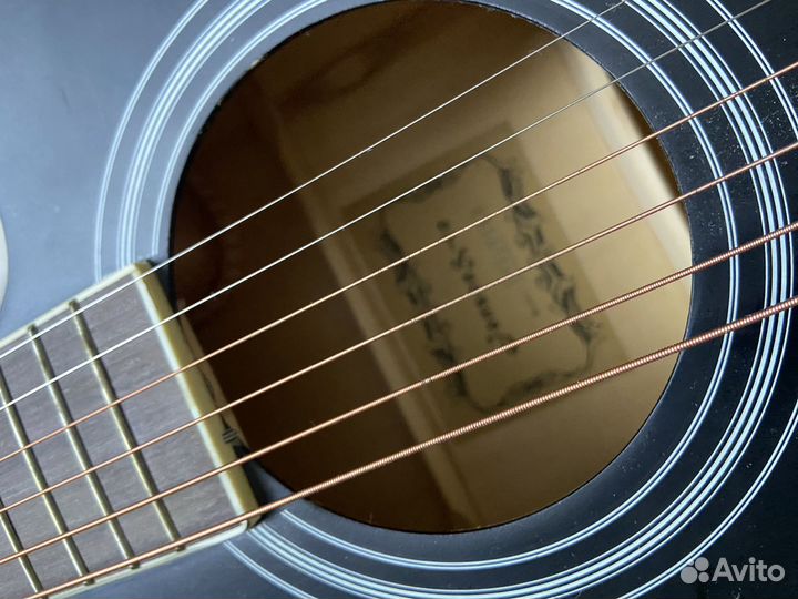 Акустическая гитара