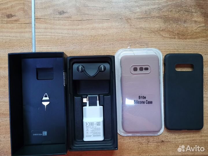 Samsung Galaxy S10e, 6/128 ГБ