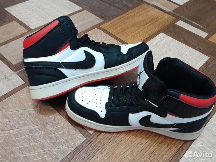 Кроссовки мужские 40 размер бу