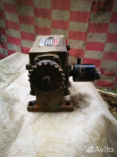 Угловой редуктор