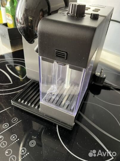 Капсульная кофемашина DeLonghi Nespresso