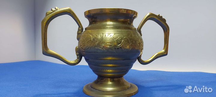 Антикварная бронзовая вазочка