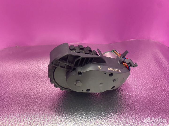 Пылесос Roborock E4 / Колесо правое R