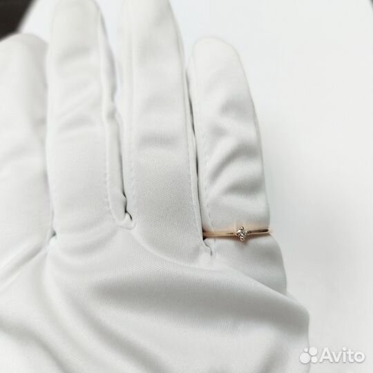 Золотое кольцо с бриллиантом 16,5р