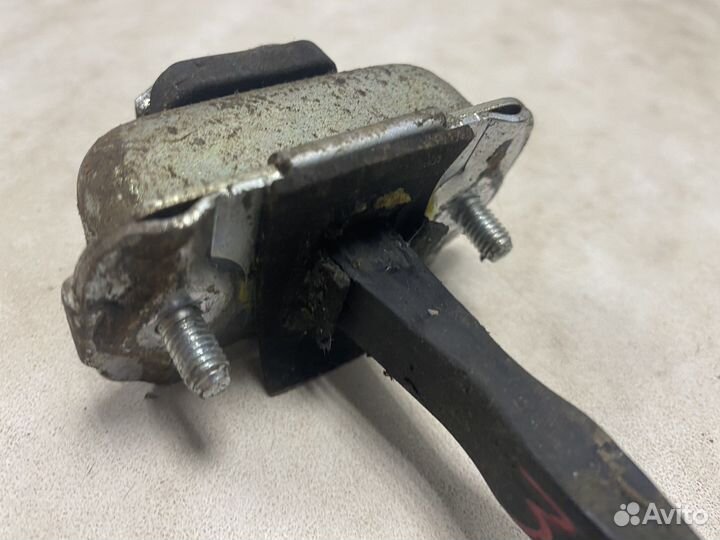 Ограничитель задней левой двери actyon sport