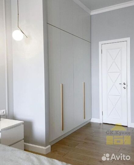 Зеркальный шкаф