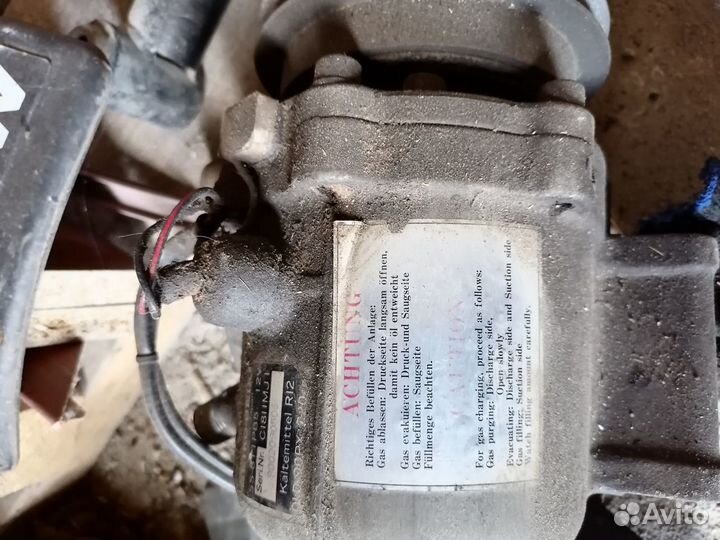 Компрессор кондиционера бмв735 е32