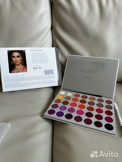 Палетка теней Jaclyn Hill (35 цветов)