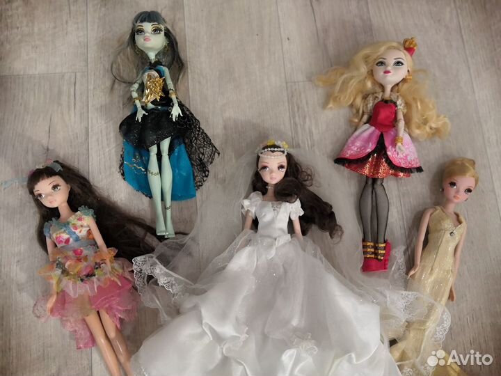 Продам набор кукол 